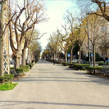 Della Vittoria Отель Анкона