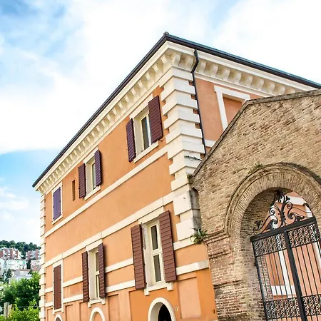 Della Vittoria Отель